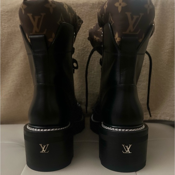 Louis Vuitton boots - Picture 3 of 11
